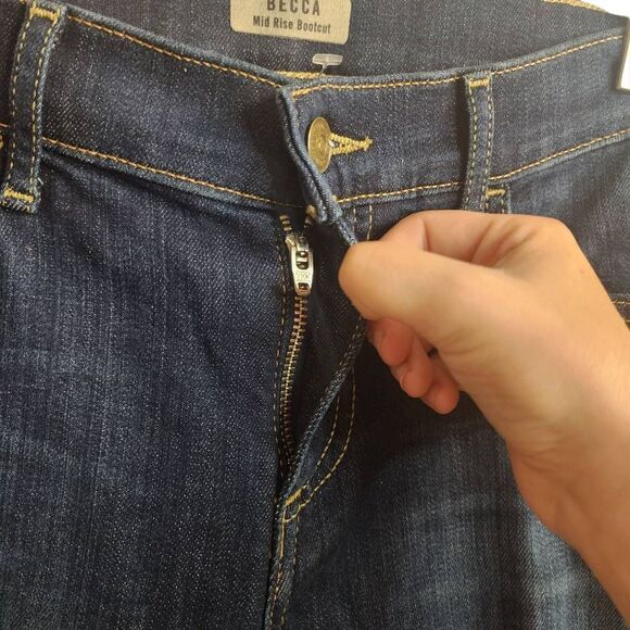 True Religion NWOT Becca Mid Rise Bootcut Flap Pockets Size 29/8 Jeans - Picture 5 of 12